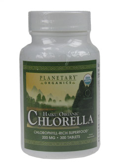 It is also a naturally rich source of chlorophyll, and has been used traditionally as a detoxifying cleanser. Haiku Organic Chlorella is broken-cell walled, making its nutrients bioavailable. It is cultivated in compliance with USDA Organic regulations, ensuring a superior form of non-GMO chlorella..